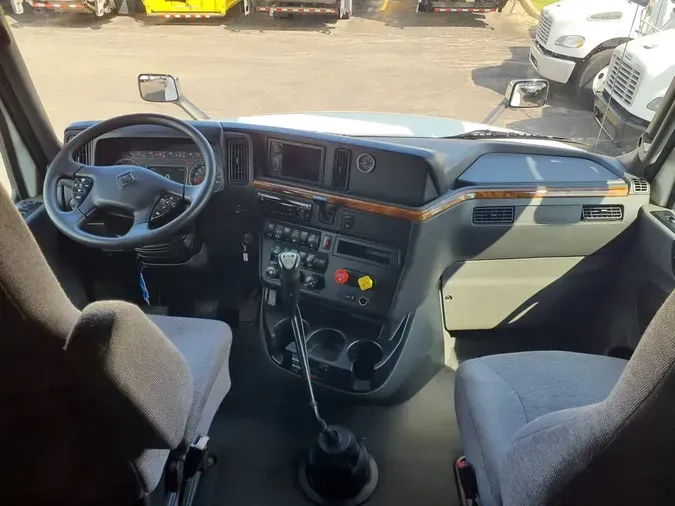 2019 NAVISTAR INTERNATIONAL LT625 SLPR CAB