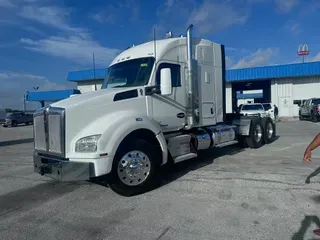 2020 KENWORTH T880