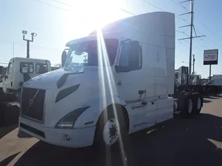2020 VOLVO VNR64T-640