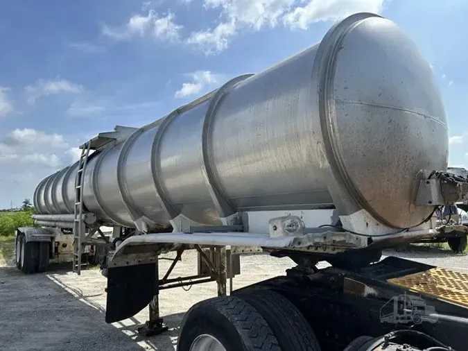 1977 FRUEHAUF 6500 GALLON