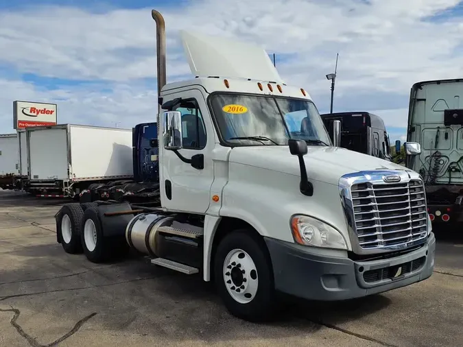 2016 FREIGHTLINER/MERCEDES CASCADIA 125