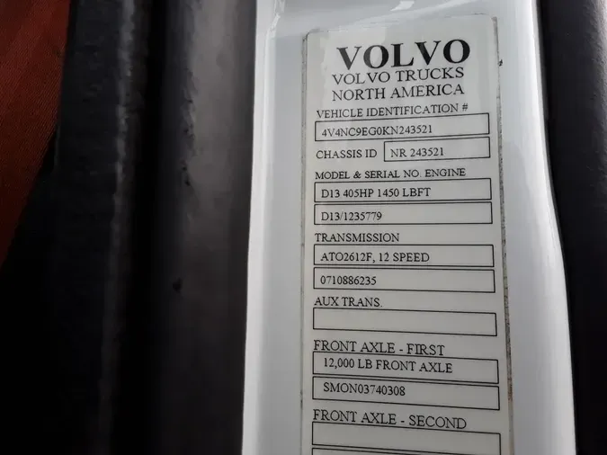 2019 VOLVO VNL64T-300