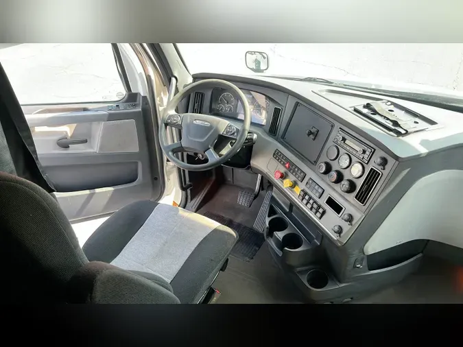 2020 Freightliner Cascadia 126