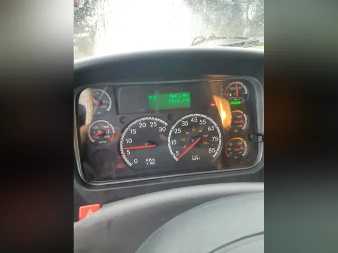 2016 FREIGHTLINER/MERCEDES M2 106