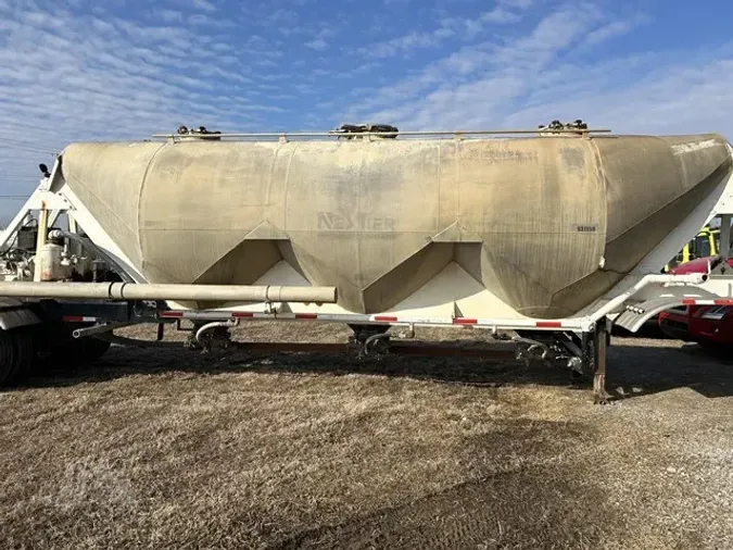 1984 FRUEHAUF 1000 CUBE TANK