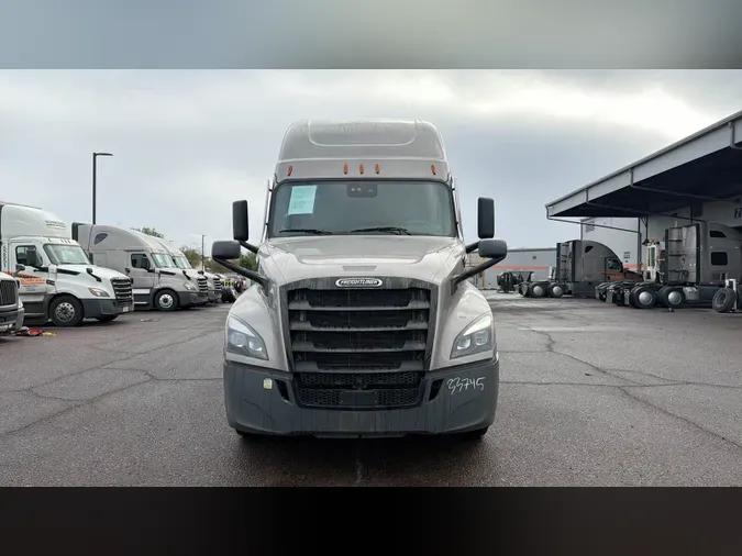 2025 Freightliner Cascadia 12644139753328f6e79b0883f574d351dd8