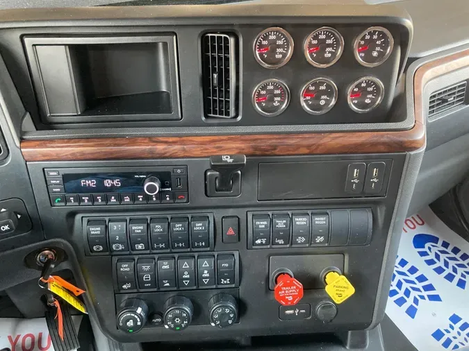2026 International HX620 Sleeper