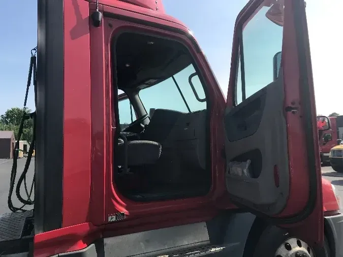 2017 Freightliner X12564ST