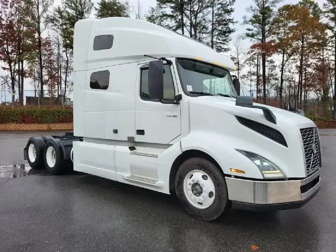 2020 VOLVO VNL64T760