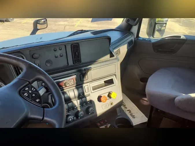 2019 NAVISTAR INTERNATIONAL LT625 DAYCAB T/A
