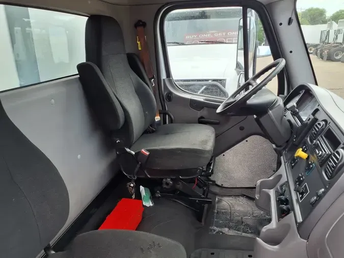 2017 FREIGHTLINER M2 106
