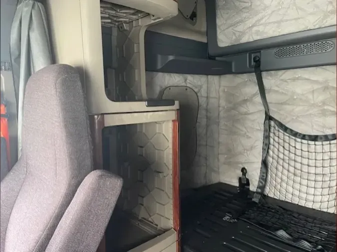 2016 FREIGHTLINER CASCADIA 125