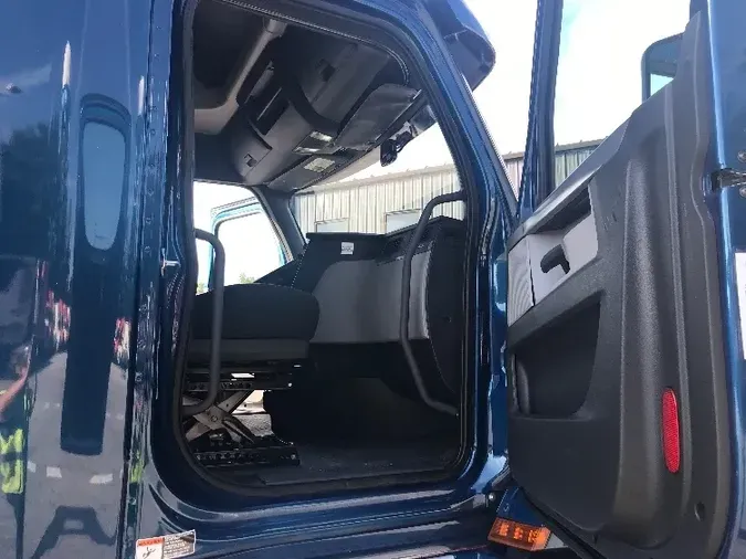 2018 Freightliner T12664ST