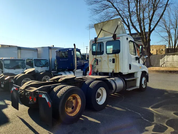 2016 FREIGHTLINER/MERCEDES CASCADIA 125