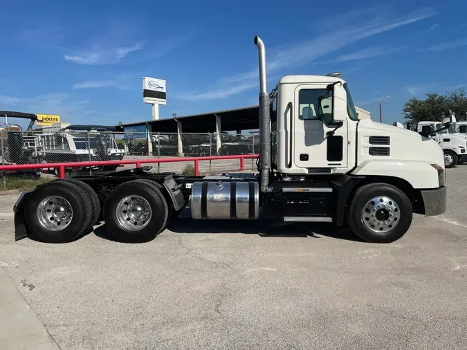 2022 MACK AN64T