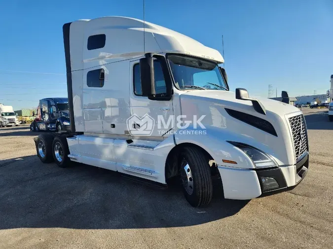 2021 VOLVO VNL64T760