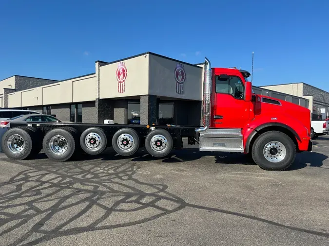 2025 Kenworth T880