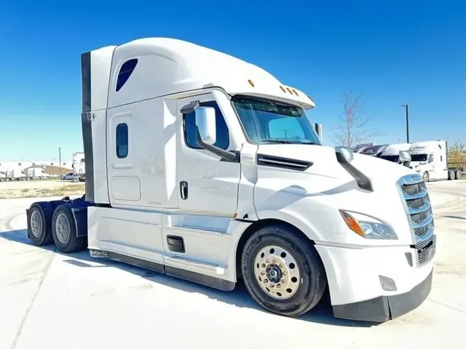 2023 FREIGHTLINER Cascadia 126