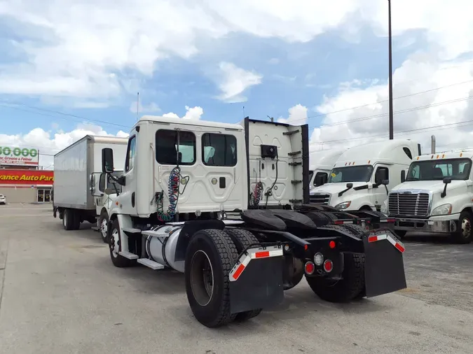 2016 FREIGHTLINER/MERCEDES CASCADIA 113