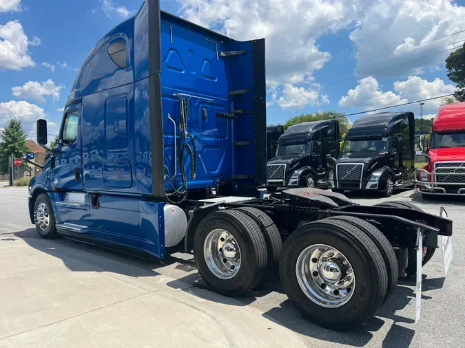 2020 Freightliner Cascadia 126