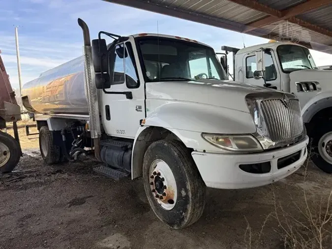 2004 INTERNATIONAL DURASTAR 4300