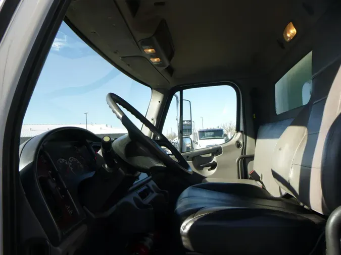 2019 Freightliner Business Class M2 106