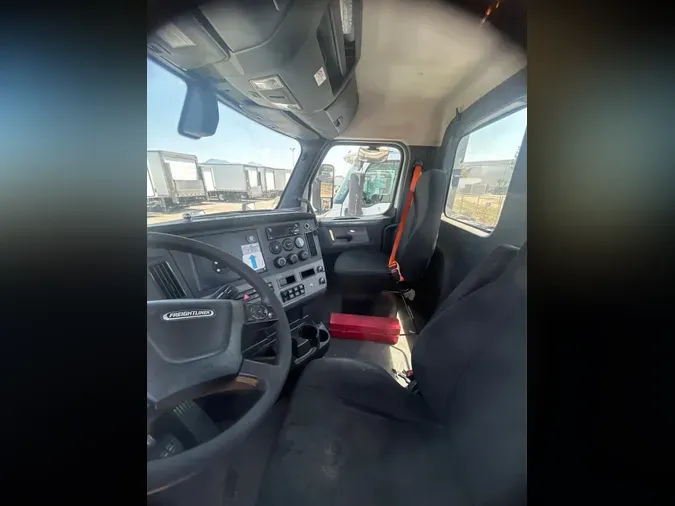 2020 FREIGHTLINER NEW CASCADIA 116