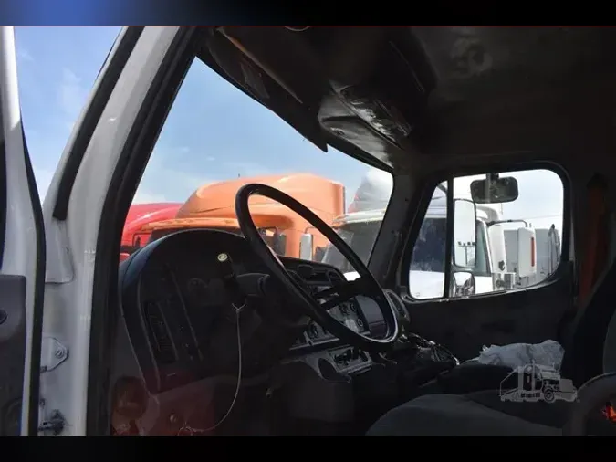 2010 FREIGHTLINER BUSINESS CLASS M2 106