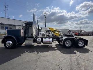 2023 Peterbilt 389
