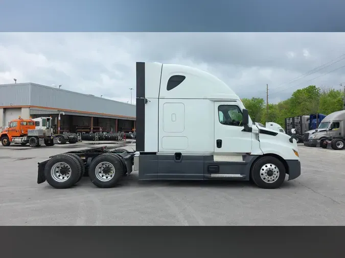 2022 Freightliner Cascadia 126