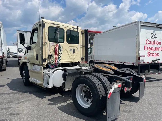 2017 FREIGHTLINER/MERCEDES CASCADIA 113