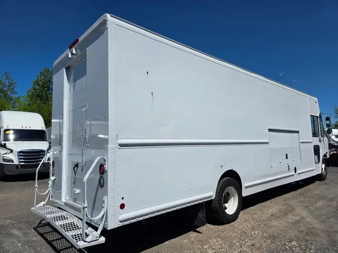 2017 FRTLR CUSTOM CHASSIS CORP MT-55 WALK-IN