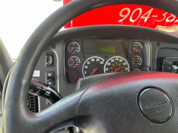 2018 FREIGHTLINER M2 106
