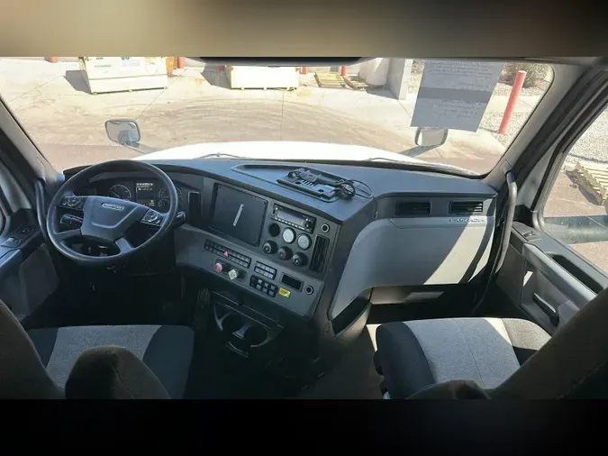 2019 Freightliner Cascadia 126