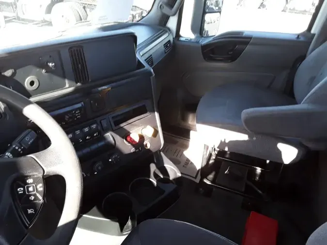 2019 NAVISTAR INTERNATIONAL LT625 DAYCAB T/A