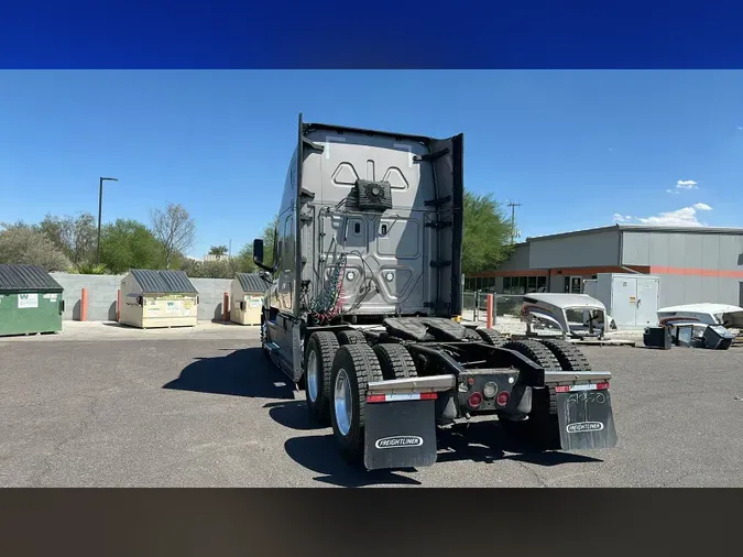 2021 Freightliner Cascadia 126
