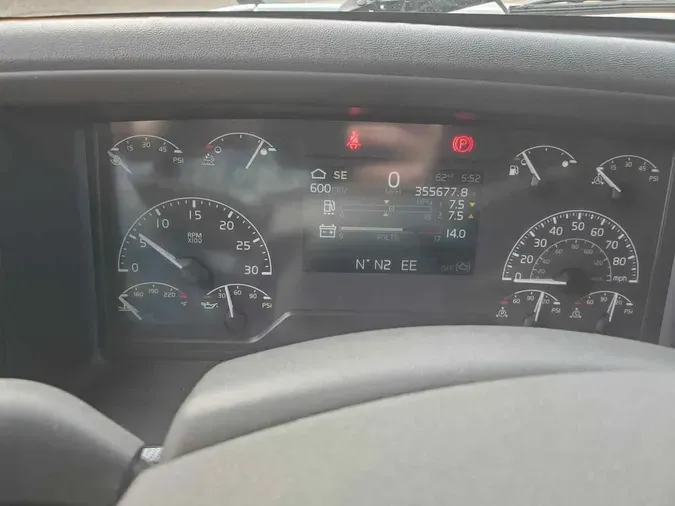 2023 VOLVO VNL64T760
