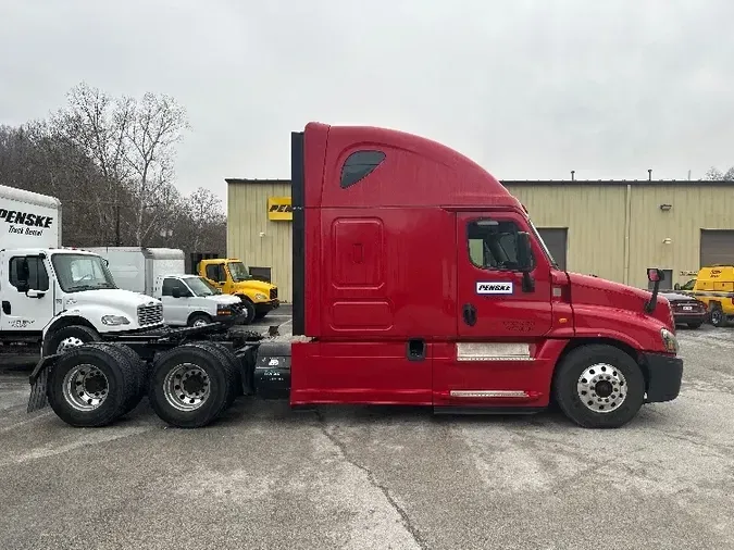 2019 Freightliner X12564ST