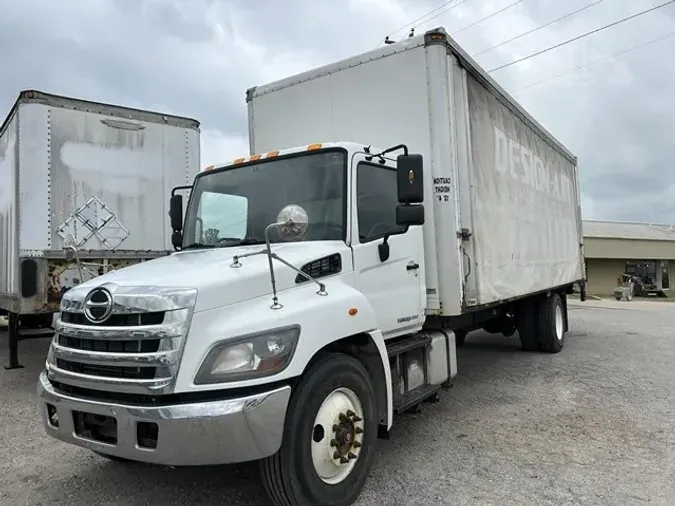 2017 HINO 268