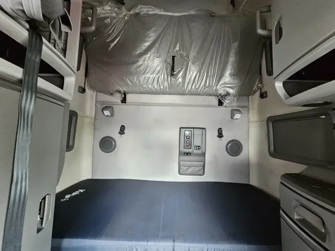 2023 VOLVO VNL64T760