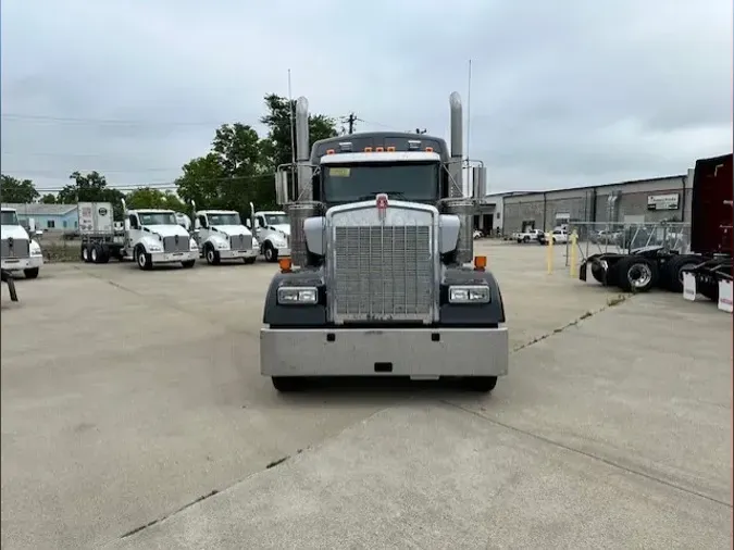 2025 Kenworth W900