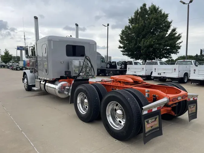 2022 Peterbilt 389