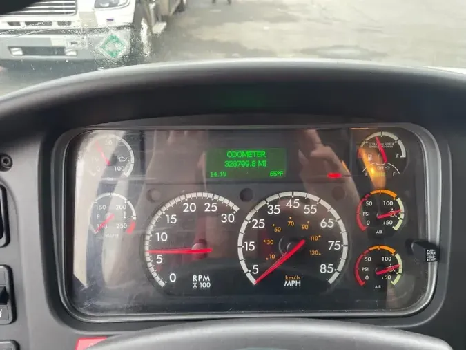 2017 FREIGHTLINER M2 106