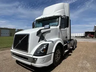 2017 VOLVO VNL64T300