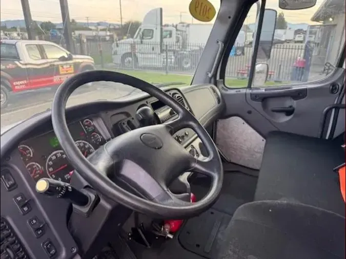 2019 Freightliner Business Class M2 106