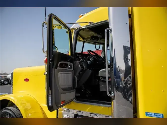 2020 PETERBILT 389