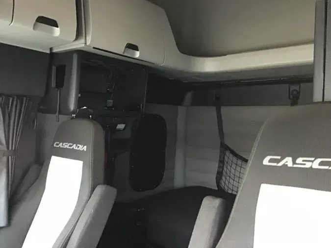 2021 FREIGHTLINER CA126