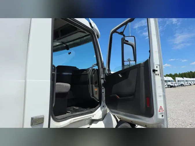2019 Volvo VNL300