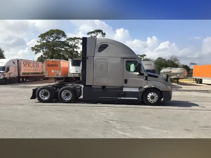 2024 Freightliner Cascadia 126448e1a9d3eda02924e6490c19c55cef9