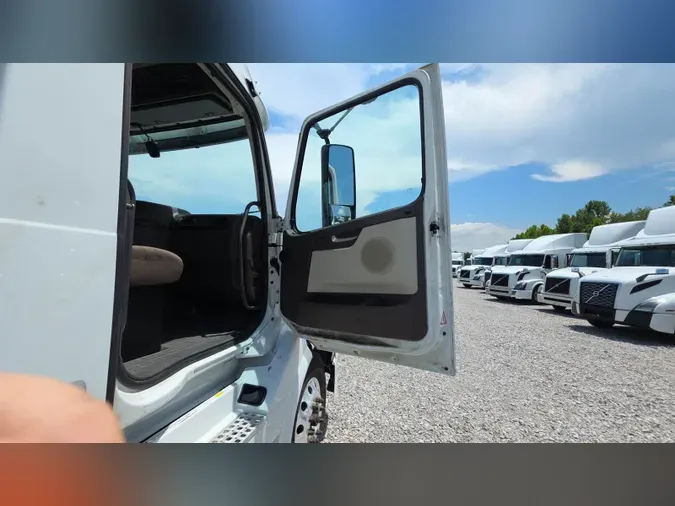 2018 Volvo VNL300